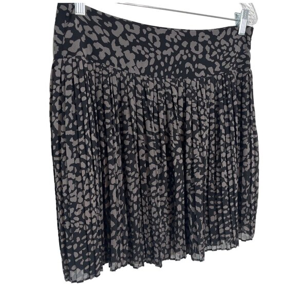 LOFT Pleated Mini Skirt Black Gray Animal Print Flare Career Size 6 - Picture 1 of 9